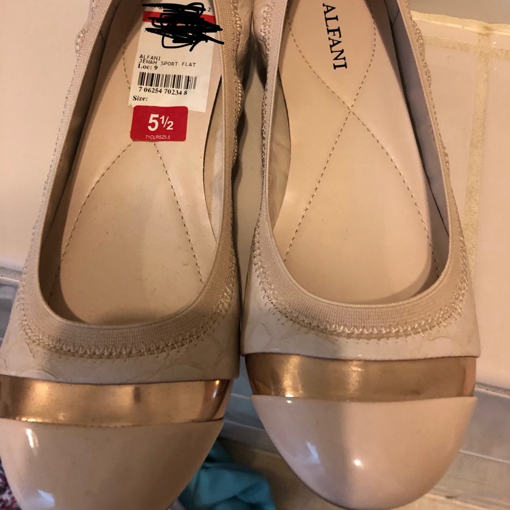 Alfani flats